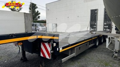 Dieplader met hefbed - 1 jaar oud